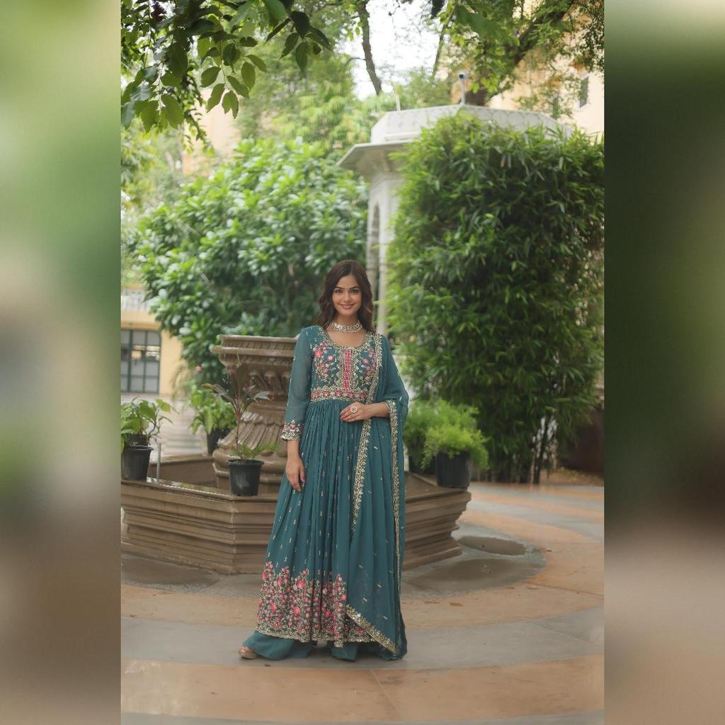 Premium designer ferdigsydde topp-sharara-dupatta-kolleksjoner 2025