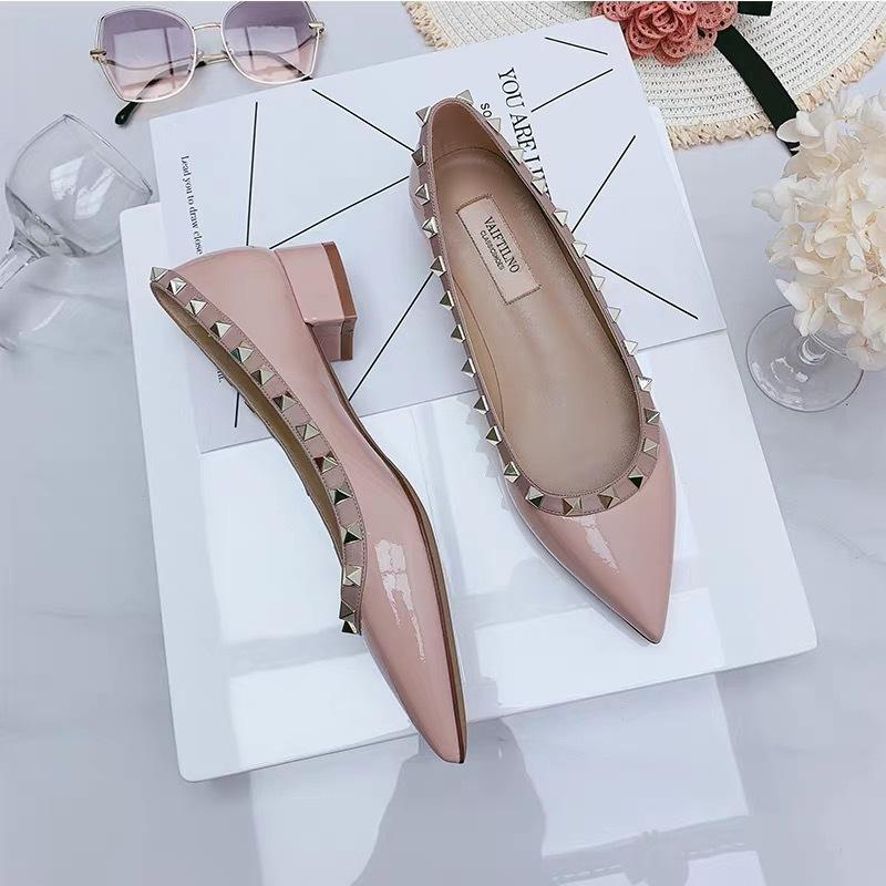 2024 Luxusní Značka Lakovaná Kůže Nýtované Vysoké Podpatky Špičaté Mělký Výkroj Plochá Podrážka Všestranné Módní Dámské Jednoduché Boty 41