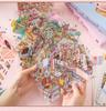 Sonnige Stadt 3D Miniatur-Szenen Stickerbuch: Frühmorgendliche Cartoon-Hüttenlandschaft