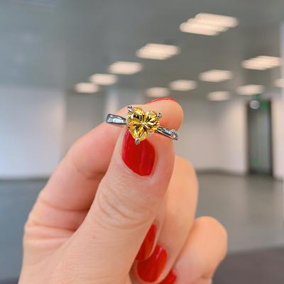Biżuteria Kolor Skarb Popularny Diament Symulacja Wysokowęglowa Żółty Diament Pierścionek Serce 8 * 8 Pierścionek Temperamentowy Dekoracja