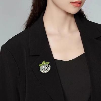 Spilla da Donna Incastonata con Strass ad Alta Lucentezza Design a Ortensia Scintillante Spilla da Bavero Maglioni Colletti Cappelli Borse Cappotti Sciarpe Distintivo Accessorio per Outfit
