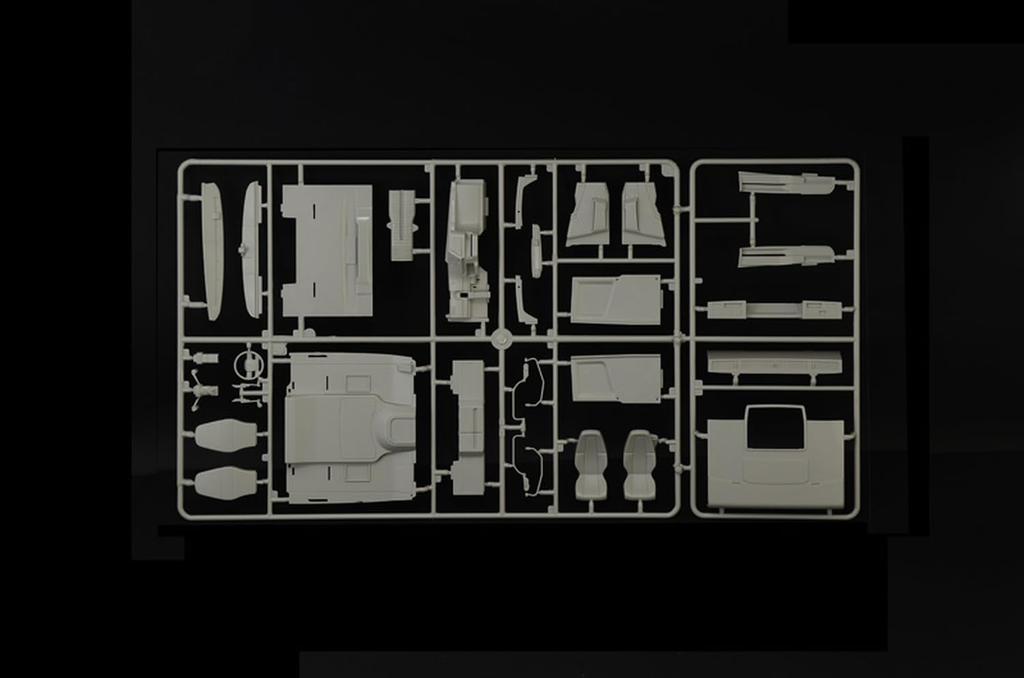 ITALERI Scale Volvo FH Flat Roof Plastic Model Kit IT3962 1/24