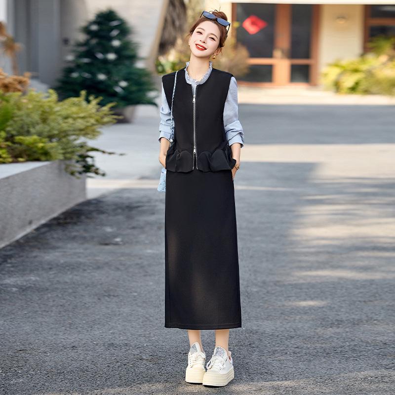 Spring 2025 Fashionable Two-Piece Set: Round Neck Vest & Mid-Length Waist-Hugging Skirt Dress