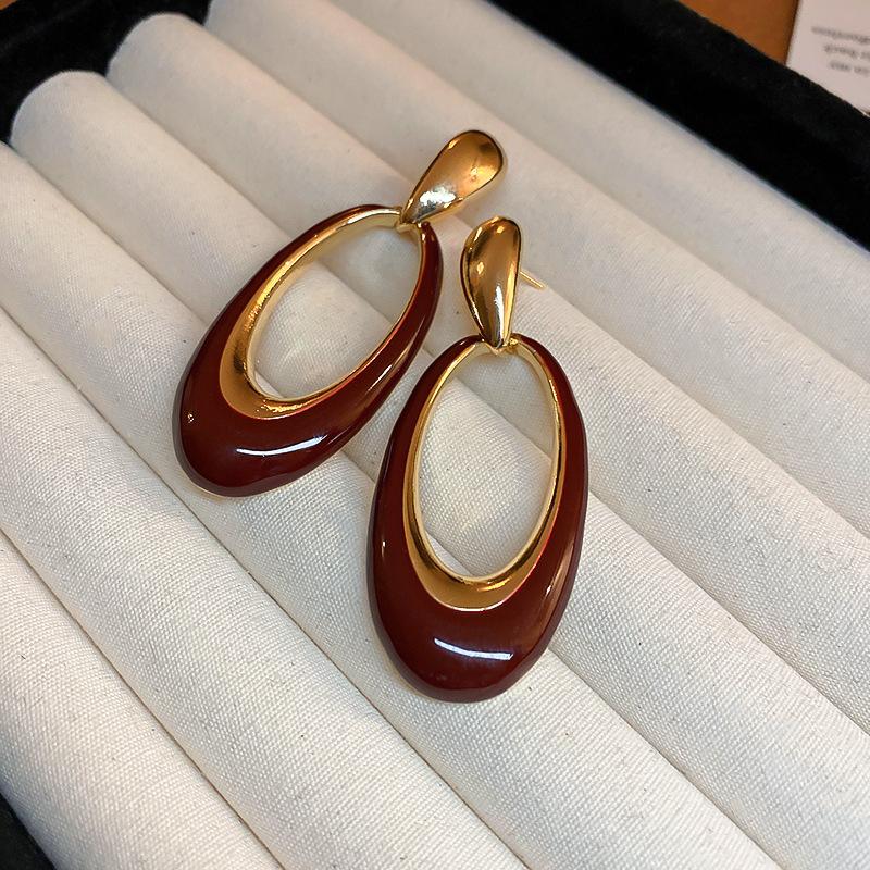 French retro white oil drip flower pearl earrings niche simple stud earrings women