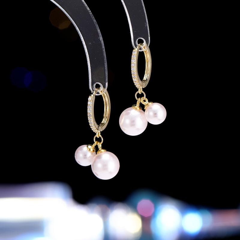 

Серьги, подходящие для китайского Нового года, простые и универсальные, модные, темпераментные, с красным жемчугом, нишевый дизайн, осенние и зимние серьги, обувь