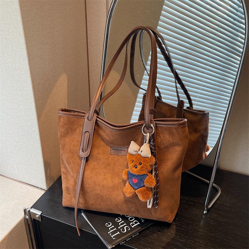 Retro Large-capacity Bag Women's Autumn and Winter New Commuter Shoulder Bag Simple Tote Bag Bucket Bag