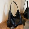 Autumn and Winter Retro Large-capacity Bag Women's 2025 New Commuter Tote Bag Texture Versatile Shoulder Bucket Bag