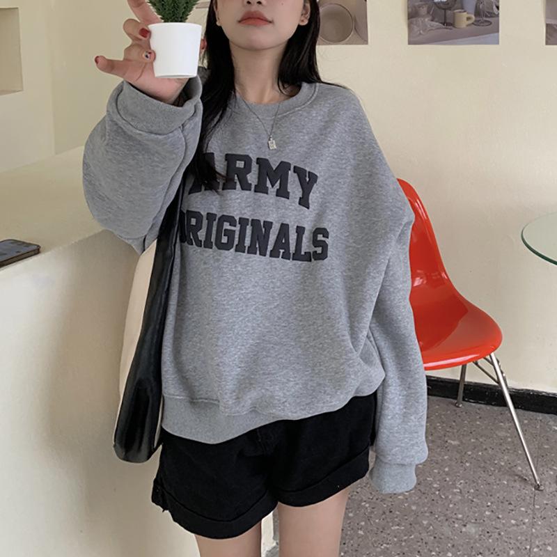 Dámský vintage svetr s kulatým výstřihem, dlouhým rukávem a volným úpletem