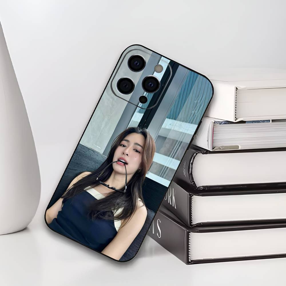 Actress L-Lingling Kwong Phone Case For iPhone 17,16,15,14,13,12,11 Plus,Pro Max,XS,Soft Silicone Black Cover
