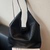 Trendy And Fashionable New Simple Shoulder Bag Woven Pattern Casual Commuter Tote Bag Versatile Large-Capacity Bag Women