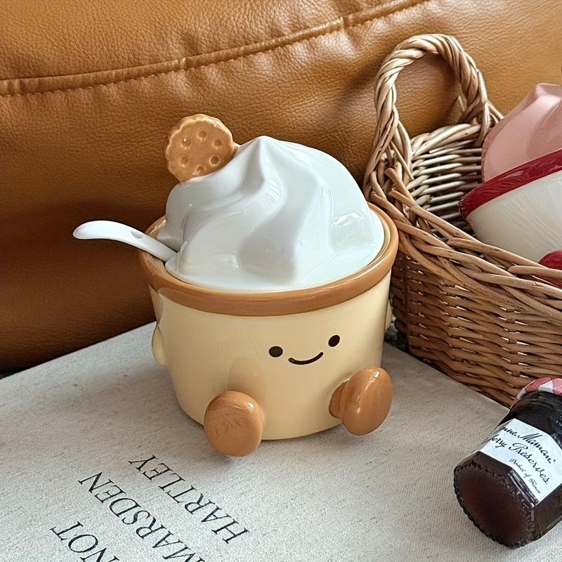 Single Pack Cute Cake Shaped Ceramic Seasoning Jar, High-Value Seasoning and Spice Tool, Salt and Pepper Shaker, Table Decorations,Single 235ml/7.95oz