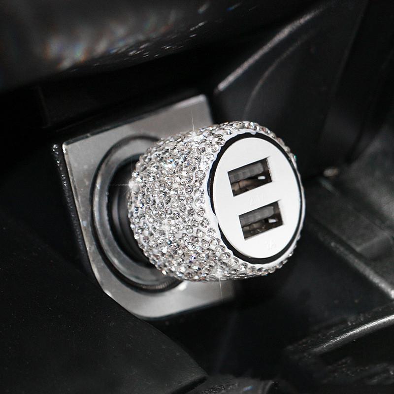 Nová nabíječka do auta Bling USB 5V 2.1A rychlý adaptér se dvěma porty Růžový dekor do auta Styling do auta Diamantové příslušenství do auta Interiér pro ženu