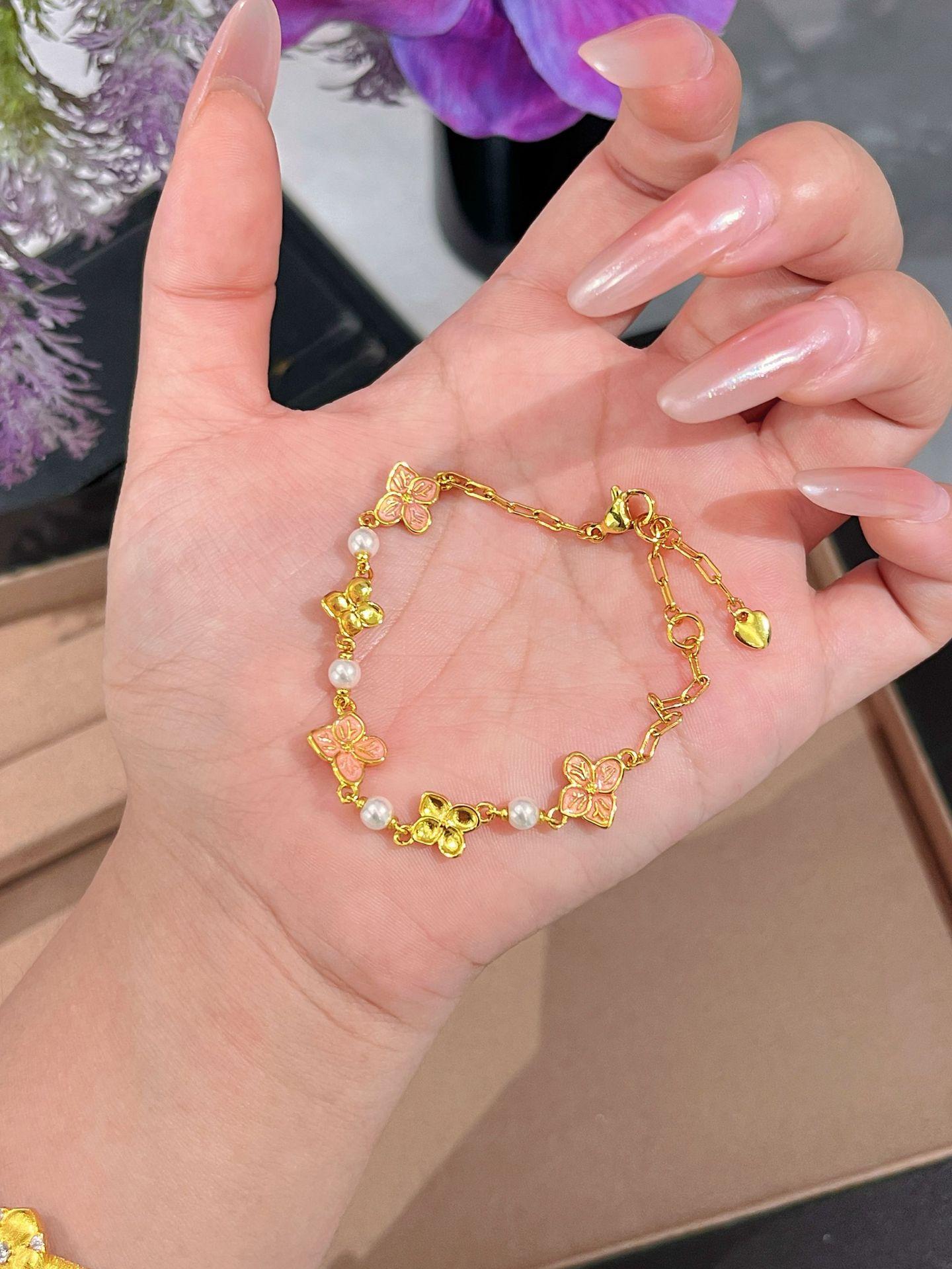 20 Stars Four-Leaf Clover Letter Hollow Collarbone Chain Bracelet High-End Sense Niche Light Luxury Necklace Jewelry