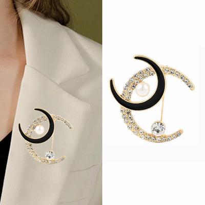 Spille a doppia luna con zirconi di perle finte per le donne Spille da balia con spille da balia in lega di smalto con zirconi completi di lusso