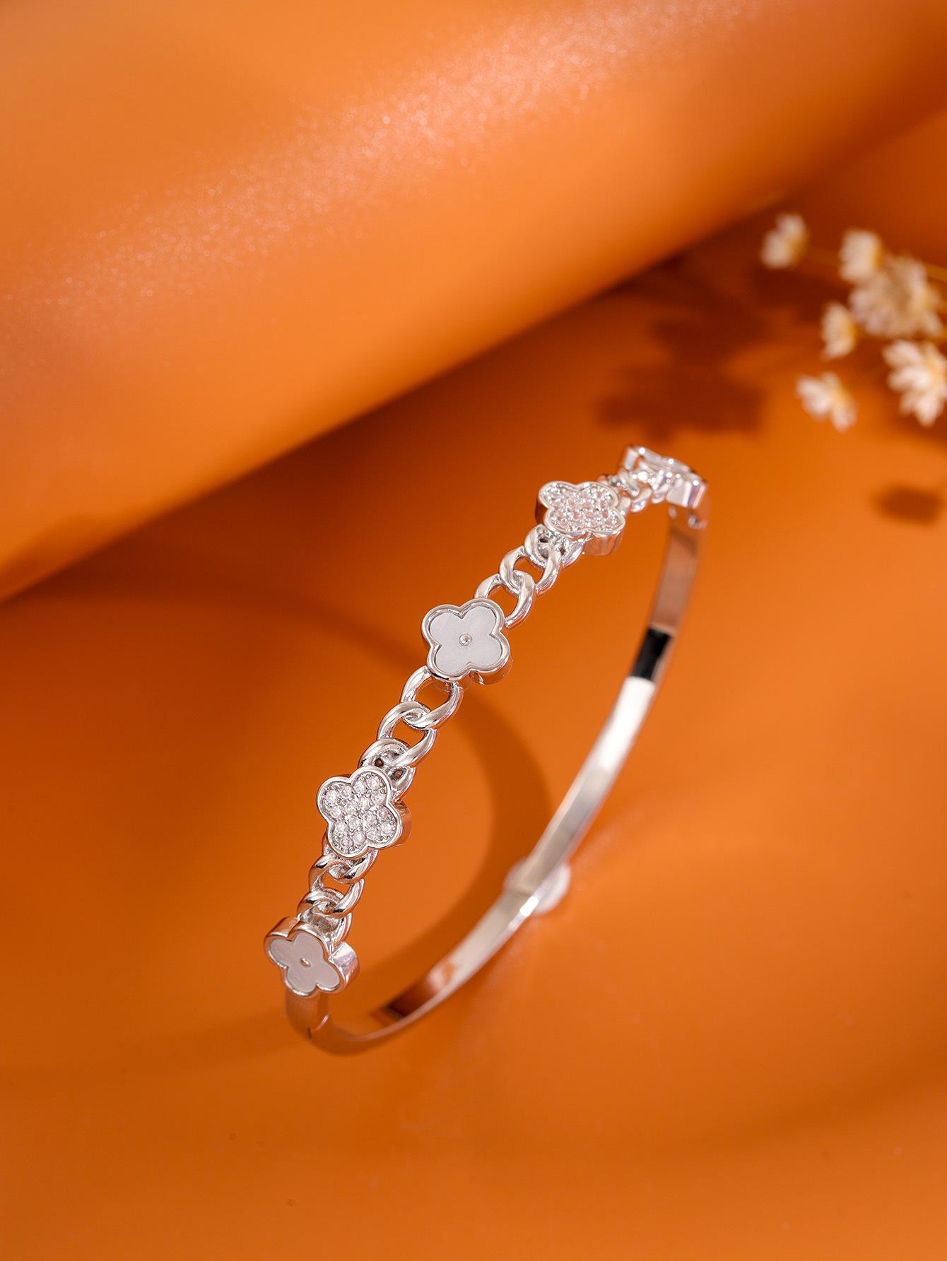 

Браслет из четырехлистного клевера, выдолбленный, легкий, роскошный, модный, высококлассный темперамент, женский браслет белый