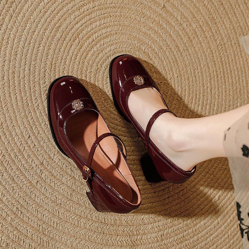 Retro Mary Jane shoes one-word buckle with thick heel high heels, new spring and autumn light mouth medium heel single shoes