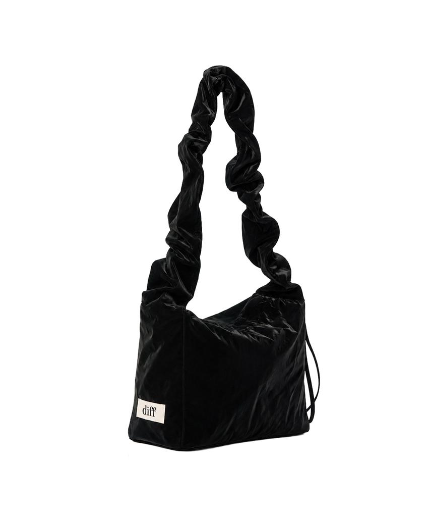 Diff Crossbody Bag M Signature (Black)