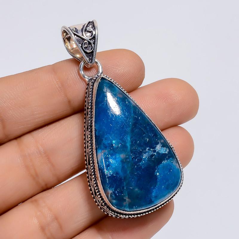 

Handcrafted Gold-Plated Heart Pendant for Girlfriend with Unique Design 7-8