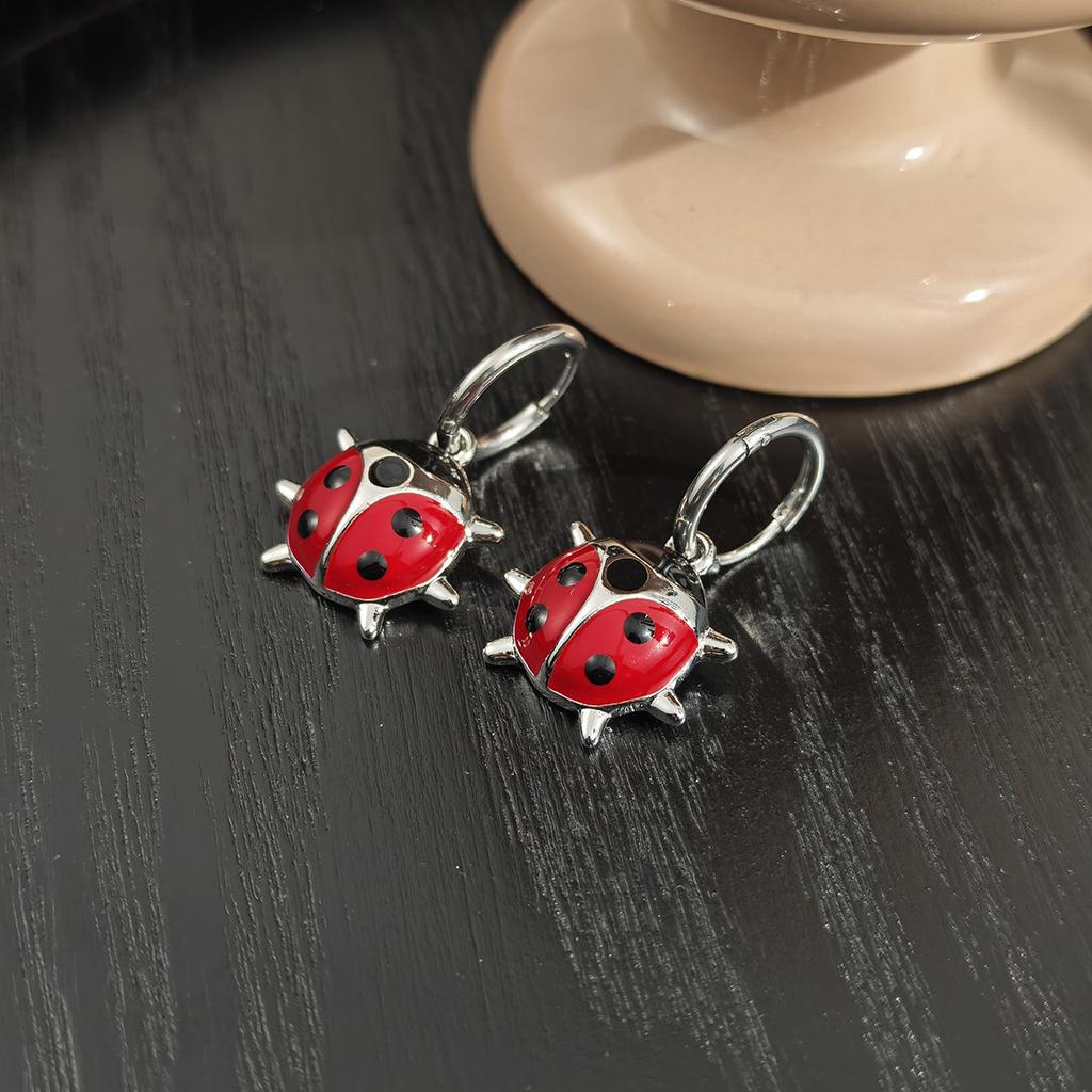 Cute Seven-Star Ladybug Ear Buckles, Dripping Insects Retro Personality Fashion High-End Earrings