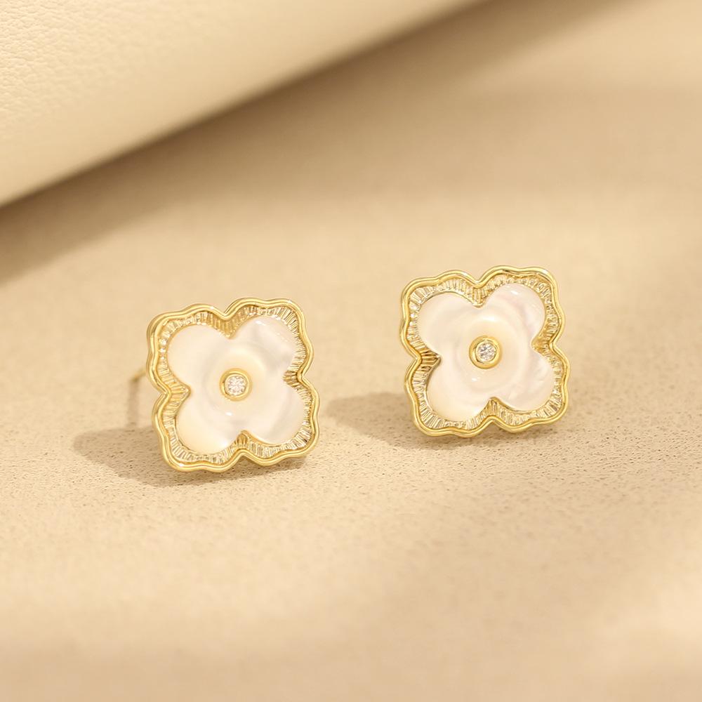 Французский темперамент, элегантные серьги-гвоздики с узором «четырехлистник» и рябью, простые и маленькие, нежный темперамент, серьги с серебряной застежкой, дизайнерские серьги,