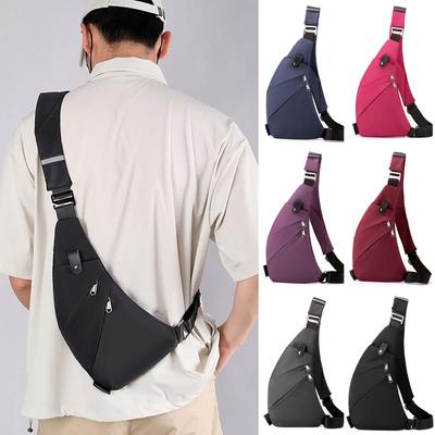 Bolsa de peito masculina para atividades ao ar livre feita de nylon com bolsa de ombro inclinada ajustável e bolsa em forma de crescente