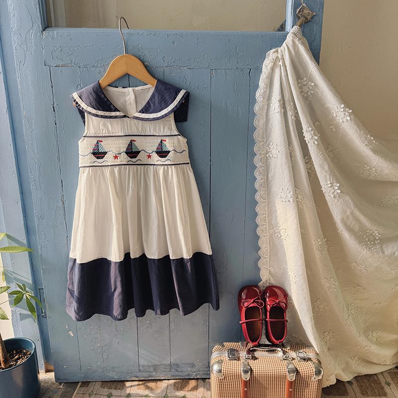 Nautisches Segelboot Besticktes Ärmelloses Baumwollkleid für Mädchen