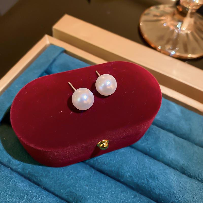 Simple and versatile retro pearl earrings Korean niche design sense small stud earrings sweet earrings women