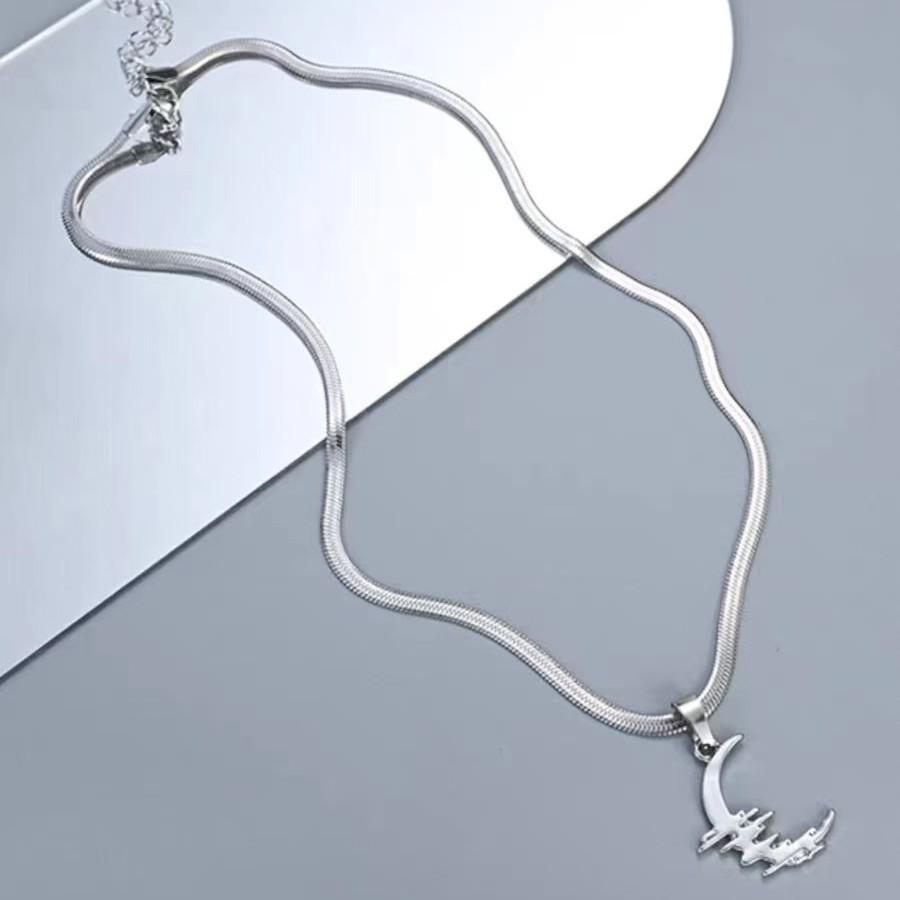Moon collarbone chain Personality niche design Cold wind Versatile temperament Advanced sense Simple necklace Accessories collarbone chain
