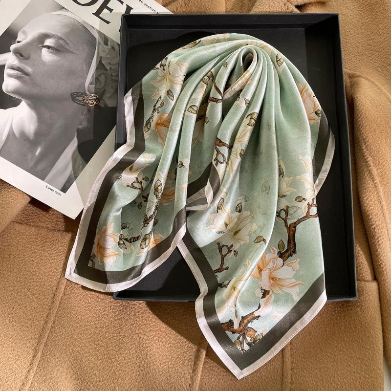 Spring new magnolia floral silk small square scarf women's high-end mulberry silk silk scarf scarf elegant silk scarf gift