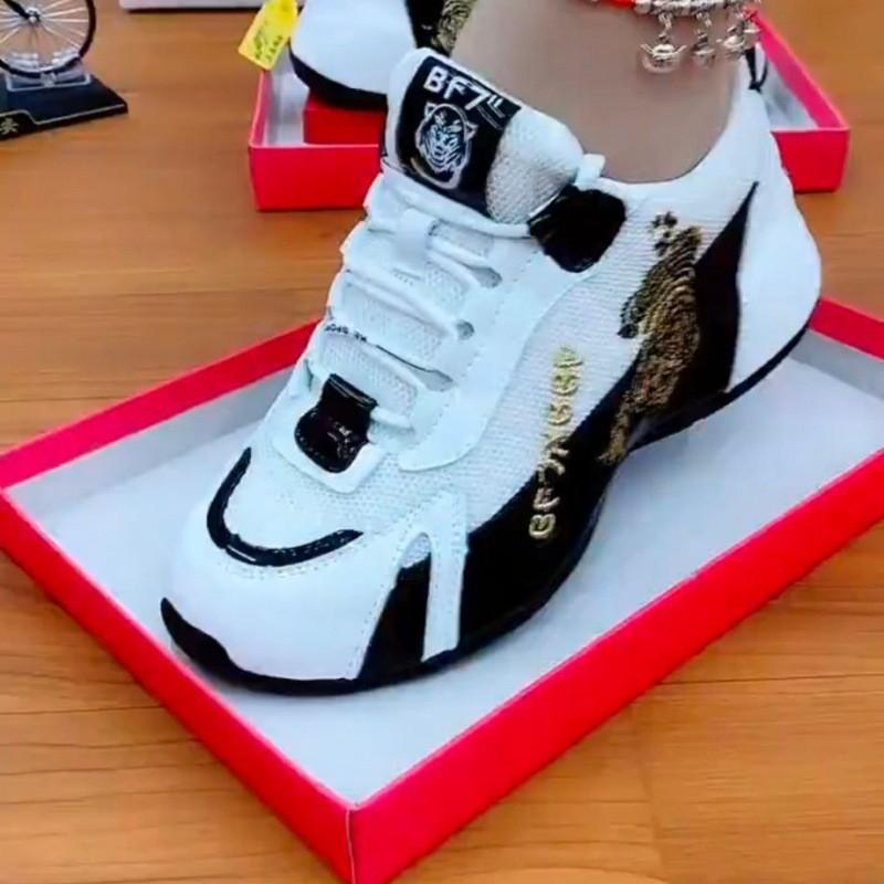 Fashion New Men Women's Sports Auspicious Tiger Embroidery Breathable Low-top Red Color Matching Lace-up Sneakers Small White Shoes 2025