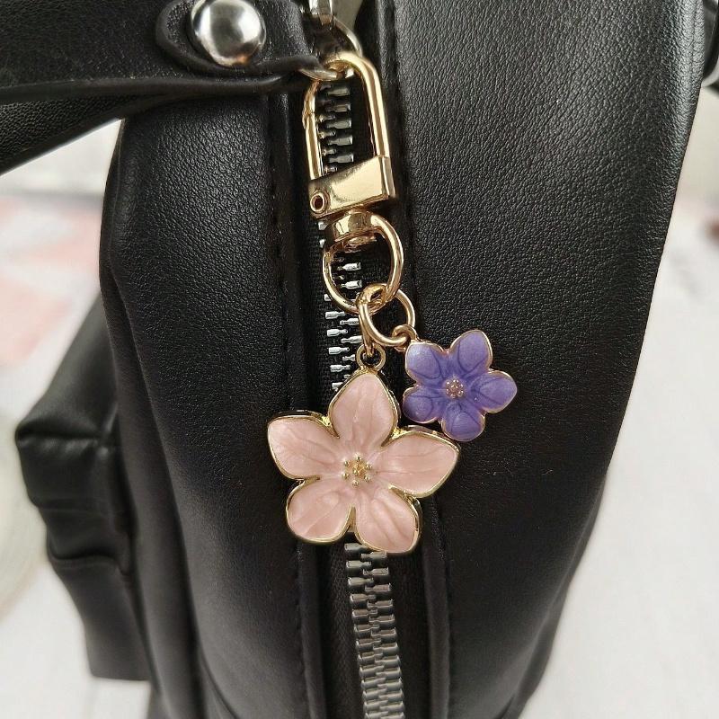 Alloy Sakura Flower Keychain Graceful Floral Design with Tag Suitable for Bag Charm Car Keys Couples Birthday & Holiday Gifts Pink Gifts