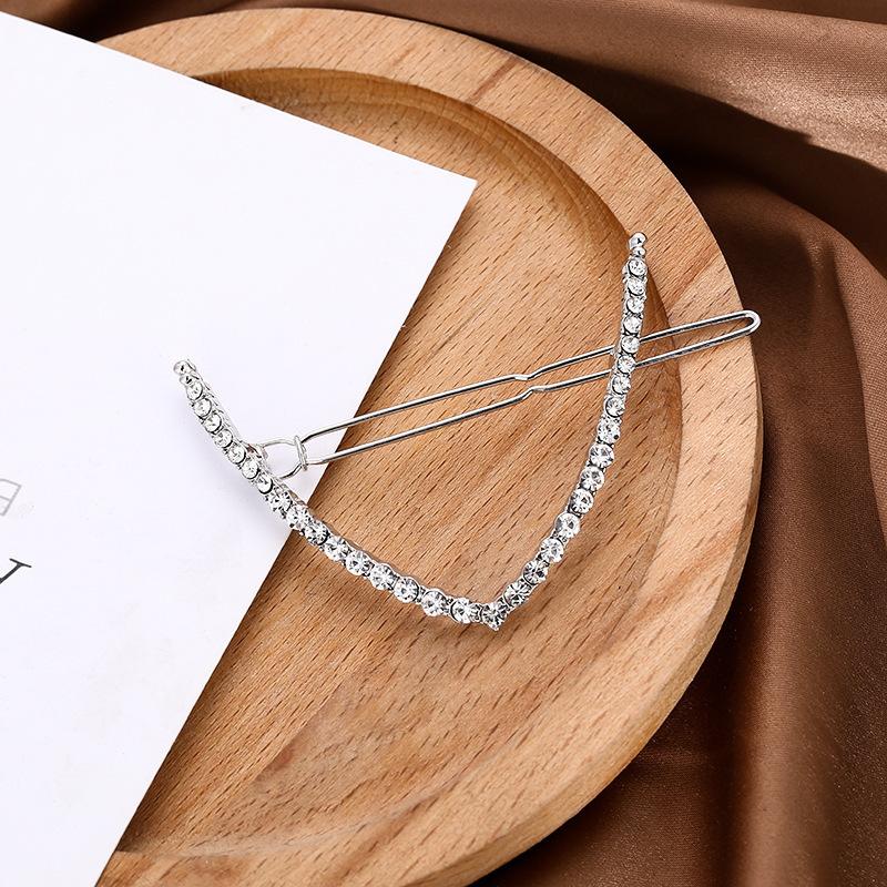 

1PC Elegant Hollow Word Clip, Classic Simple Design V Hairpin, Versatile Back Head Hair Accessories.