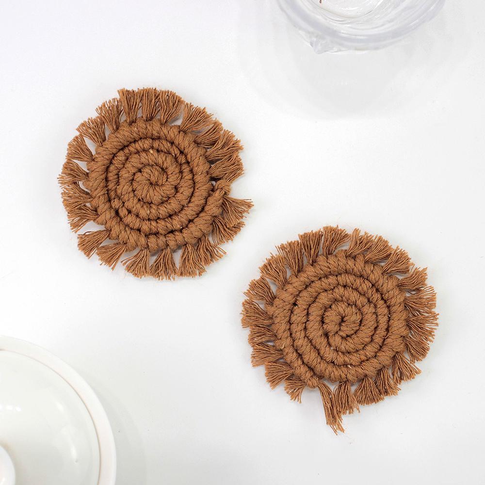 2 Stück Handgewebte Runde Quasten Untersetzer Einfarbige Kreis Muster Hitzebeständige Matten für Tassen Geschirr