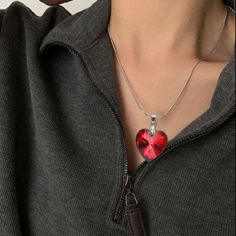 Glass Heart Pendant Necklace Clavicle Chain Necklace Fashion Neck Chain