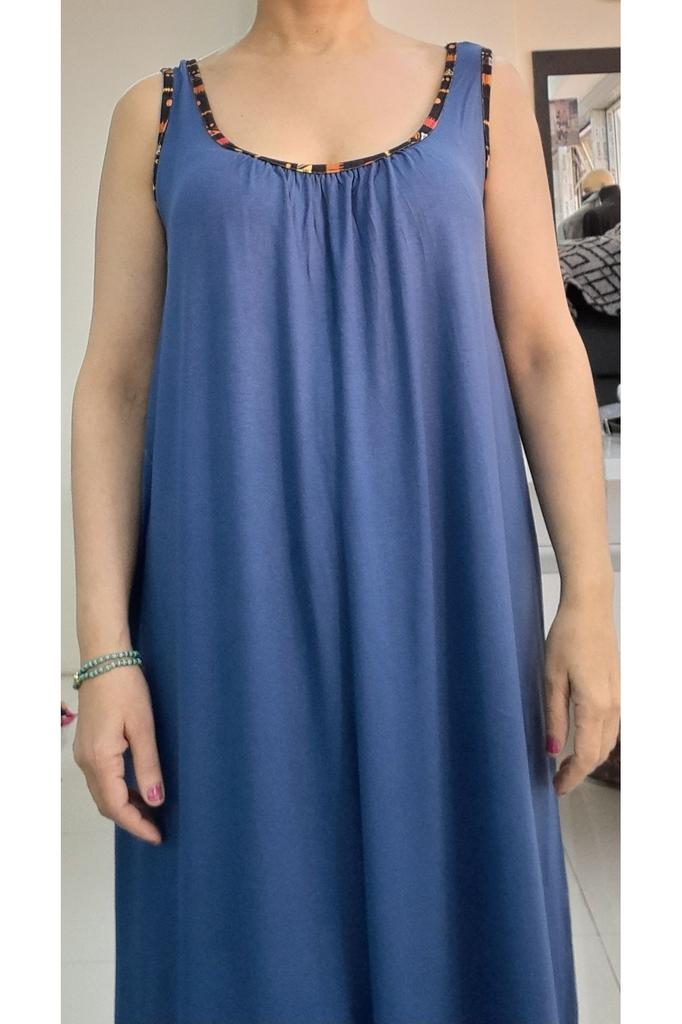 Sukienka damska w dużym rozmiarze Indigo (Jasny granatowy) Sukienka z bawełny czesanej z wiskozą z detalami lamówkowymi i marszczeniami z przodu i z tyłu