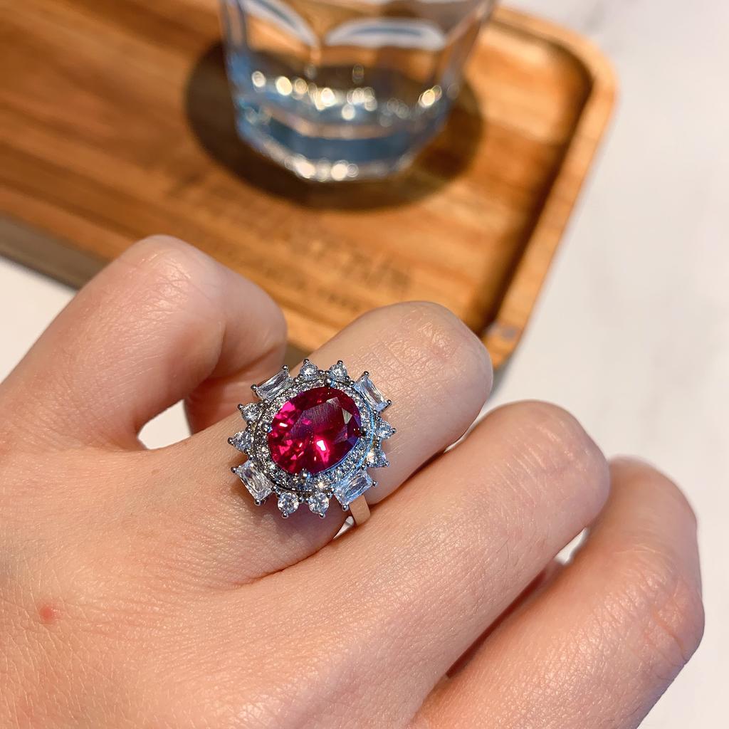 Color treasure model European and American imitation pigeon blood red treasure, Tanzania sapphire retro ring main stone 8 * 10