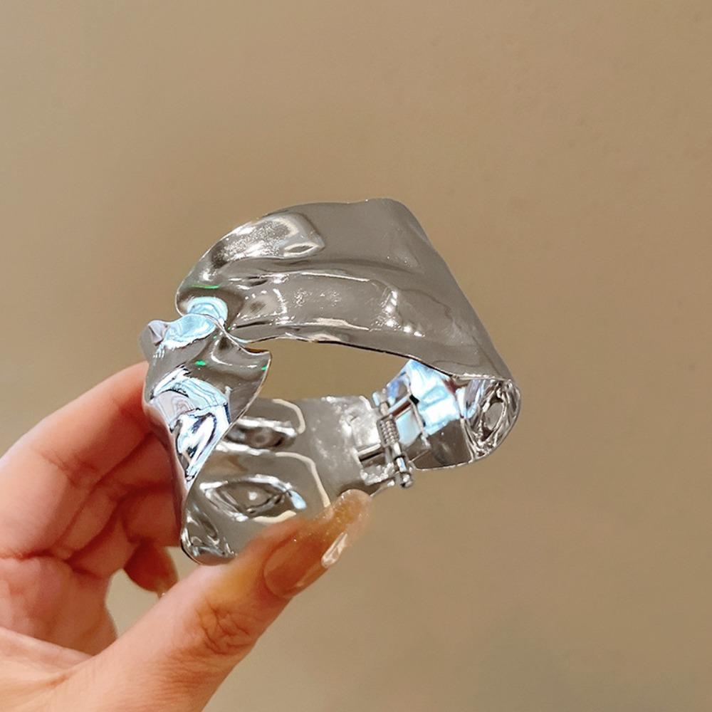 European and American Simple Bracelets, Arm Rings, Niche Cold Wind Temperament Bracelets, High-end Sense and Versatile Jewelry.