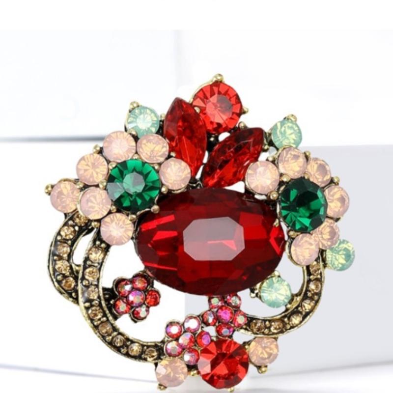 Fashion Crystal Flower Brooches For Women Clothing Coat Casual Jewelry Accessries Gifts