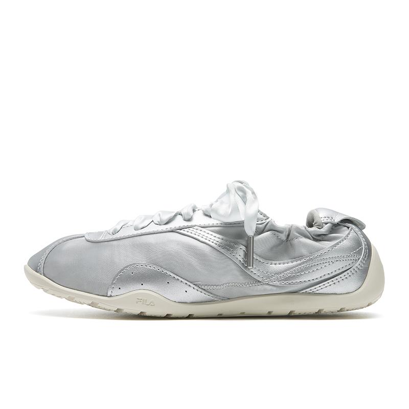 

FILA TURBO Abrasion Resistant Lightweight Low top Casual Shoes Women s Space Silver F12W622182FSC 35.5