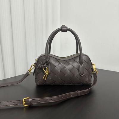 2025 New Cowhide Woven Bag Grid Handbag Genuine Leather Crossbody Bag Fashionable Pillow Bag Zipper Shoulder Bag