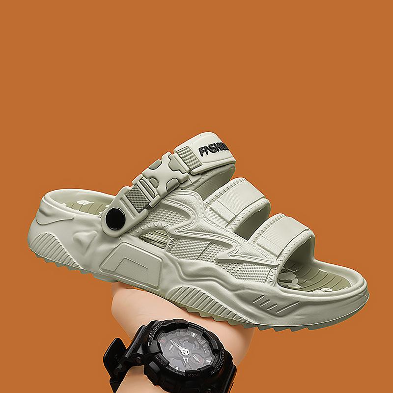 Sandals new 2025 summer leisure teenagers seaside wading thick bottom light stepping on shit feeling two wear one word drag