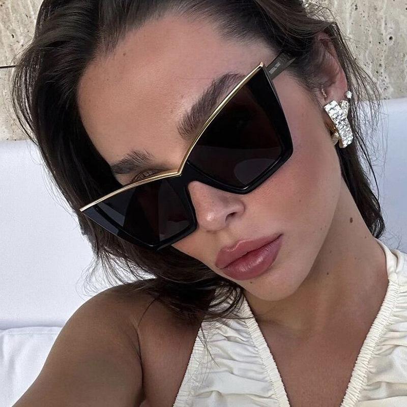 New in Big Frame Cat Eye Sunglasses ladies Fashion Vintage Popular Sun Glasses Punk Oversized Luxury Designer Sexy Shades