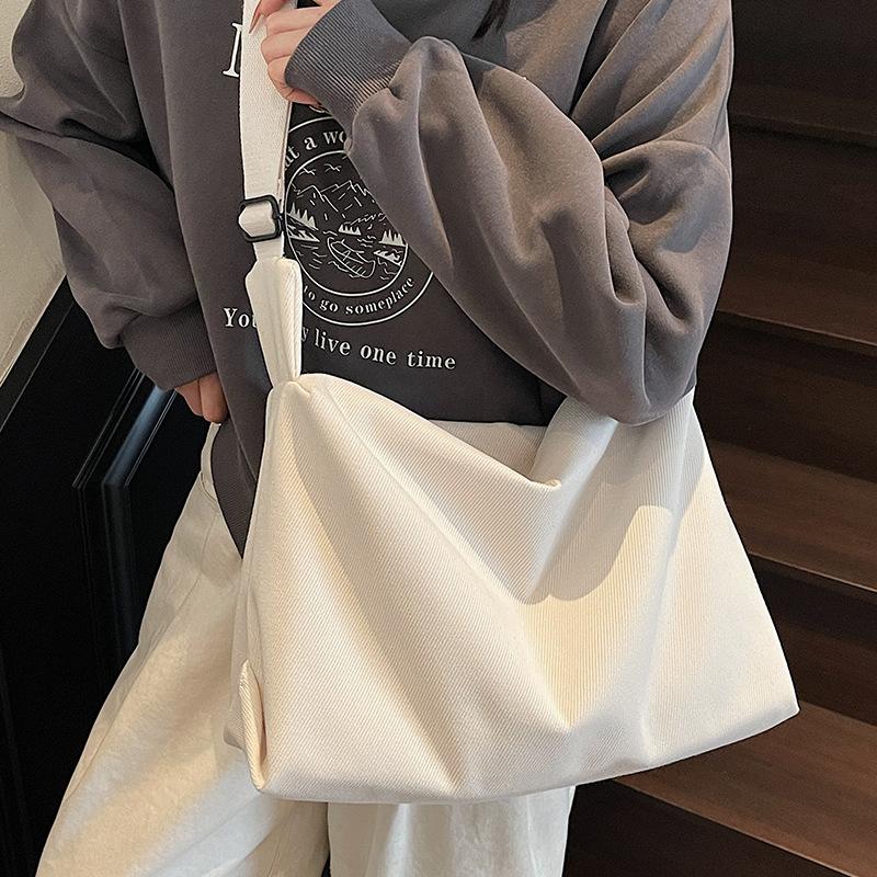 2025 new fashion simple shoulder bag messenger bag high-end dumpling bag women's niche versatile large-capacity bag