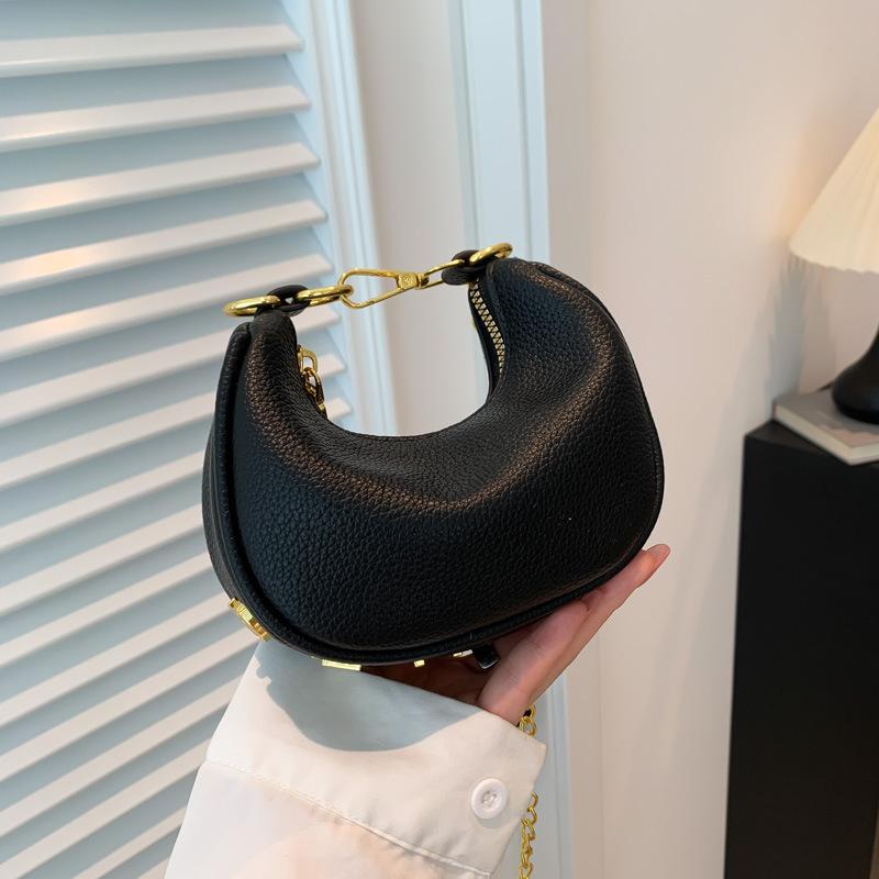 Dammode Månformad Väska Bokstavskedja Replika Crossbody Designerväskor Läderväskor