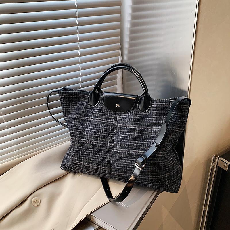 IELGY Woolen Bag Large Capacity Autumn Winter All-Match Plaid One-Shoulder Portable Commuter Tote Bag