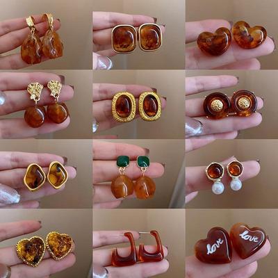 Brincos Irregulares com Tachas Marrons Agulha de Prata - Joias de Luxo Leve Retro de Nicho de Alta Qualidade Francesa para Mulheres.