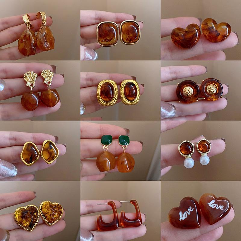 Silver Needle Brown Irregular Stud Earrings - French Light Luxury Retro Niche High-End Jewelry for Women.