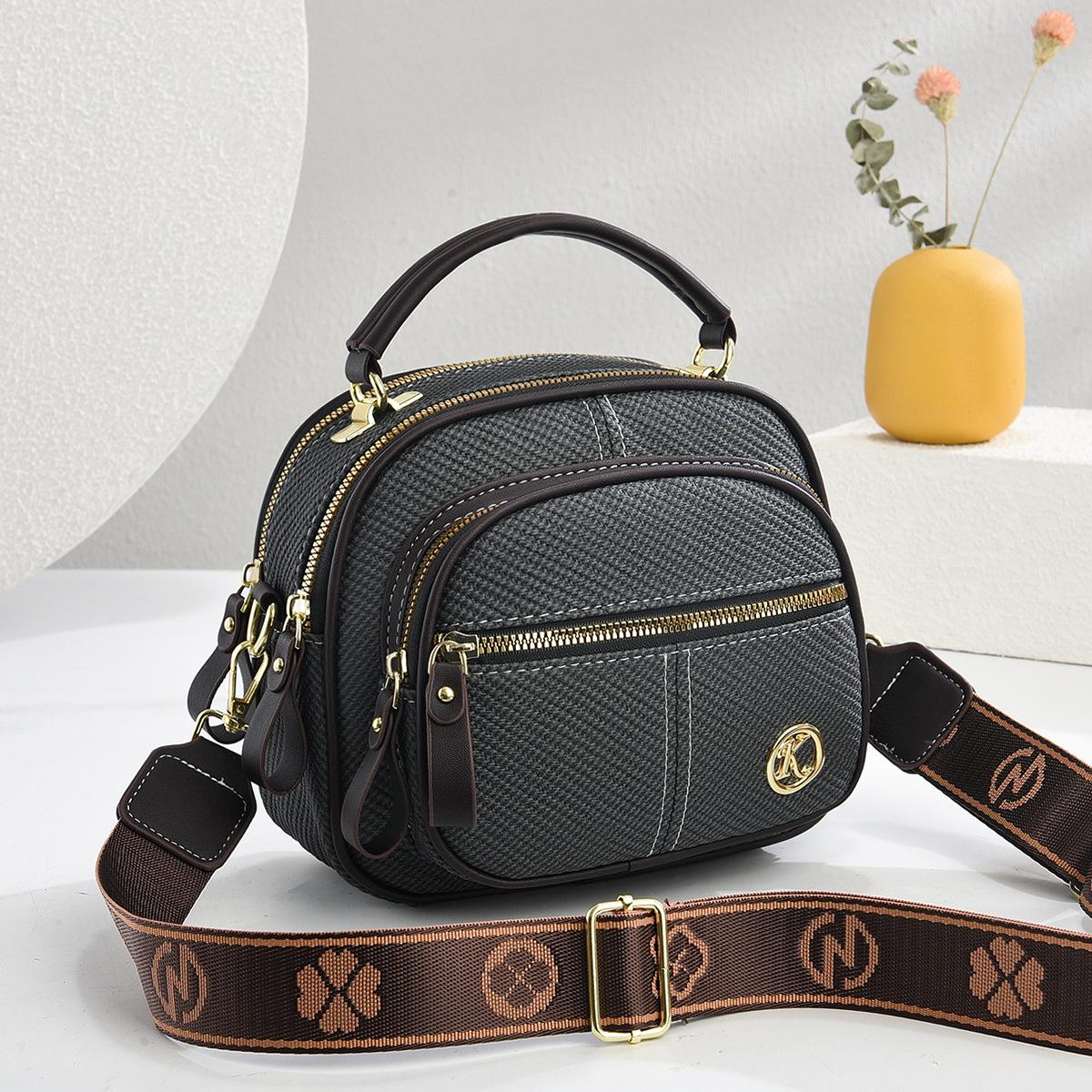 

Crossbody bag Fashion small bag Shoulder bag Lightweight handbag Women s bag 21*9*18 чёрный