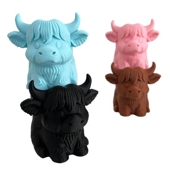 Highland Cow Pen Holder Makeup Brush Organizer Plastic Desktop Decor Cute Desk Accessory for Pens Scissors Office Supplies