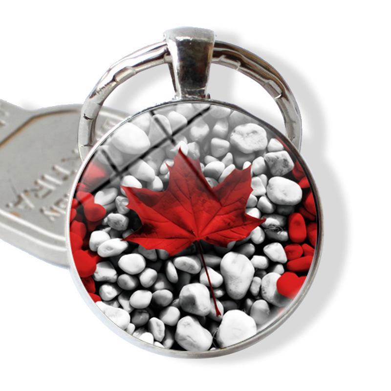 Maple Leaf Gem Keyring: Creative Embossed Metal Pendant